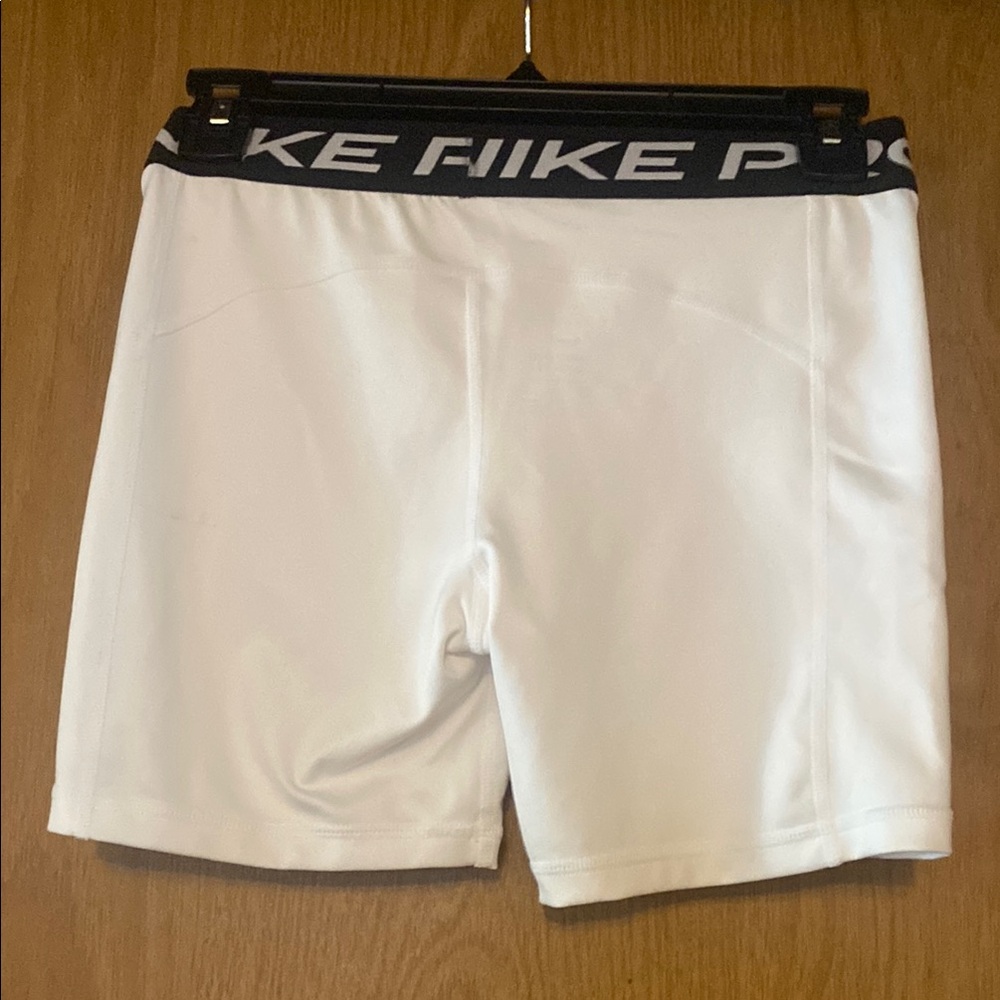 Nike Pro White Shorts - Picture 3 of 3